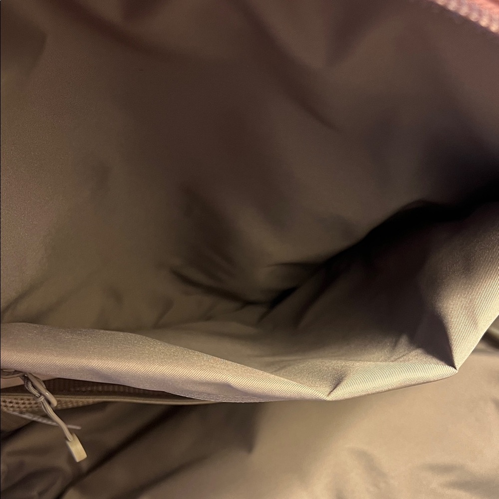 Lululemon Everywhere Backpack 22L
Metal Hardware - Picture 13 of 17